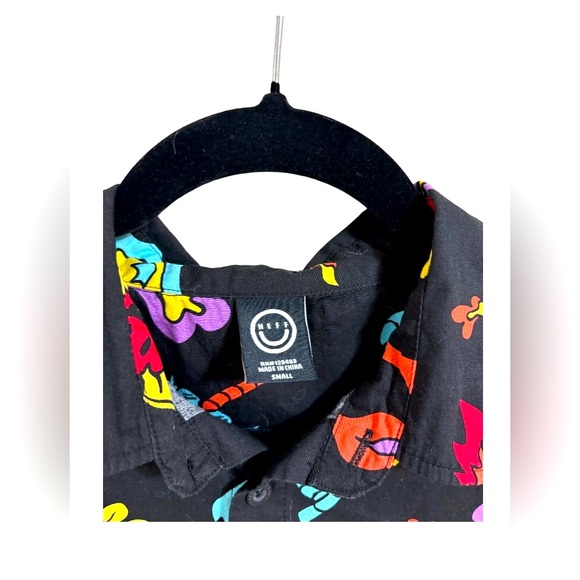 NWOT Neff Fireballs and Daisies Allover Print Button-Down  Collared Shirt, Sz. S - Picture 3 of 4